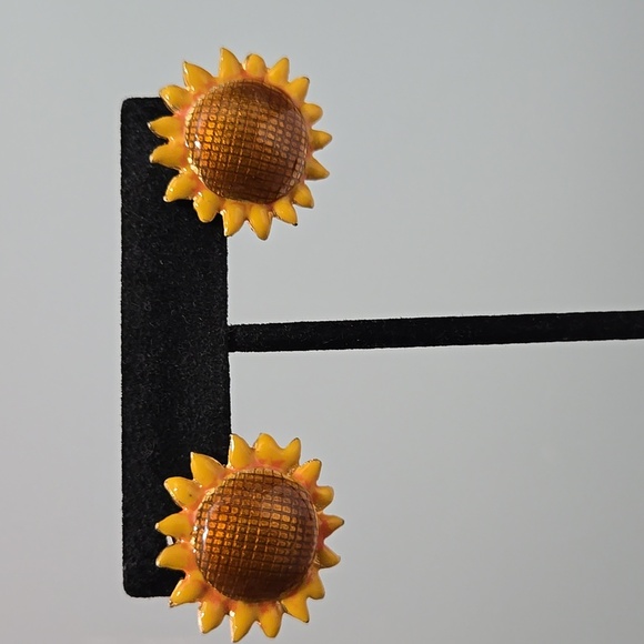 Sunflower Earrings in Yellow and Brown Vtg Enamel Sunflower Earrings - Picture 13 of 14
